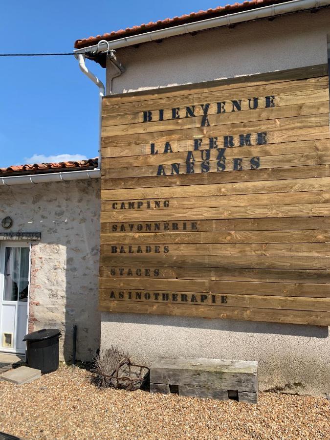 De La Ferme Aux Anesses, Mobil Caline